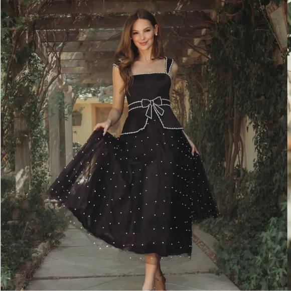 Mac Duggal Dresses & Skirts - Mac Duggal 56206 Black Sleeveless Embellished Crepe And Tulle Midi Dress sz 4